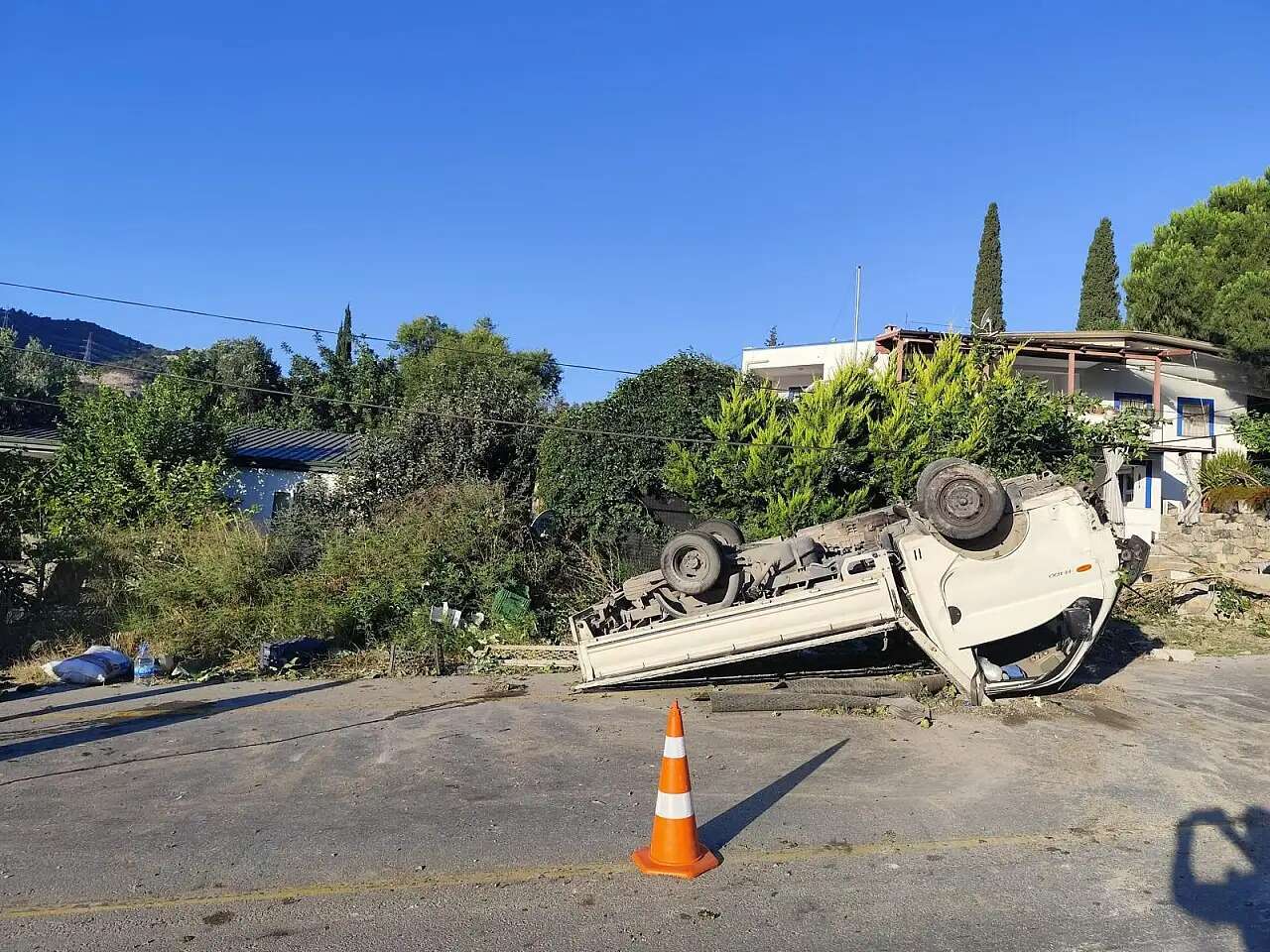 Muğla'da Kontrolden Çıkan Pikap Takla Attı: 2 Kişi Yaralandı 1